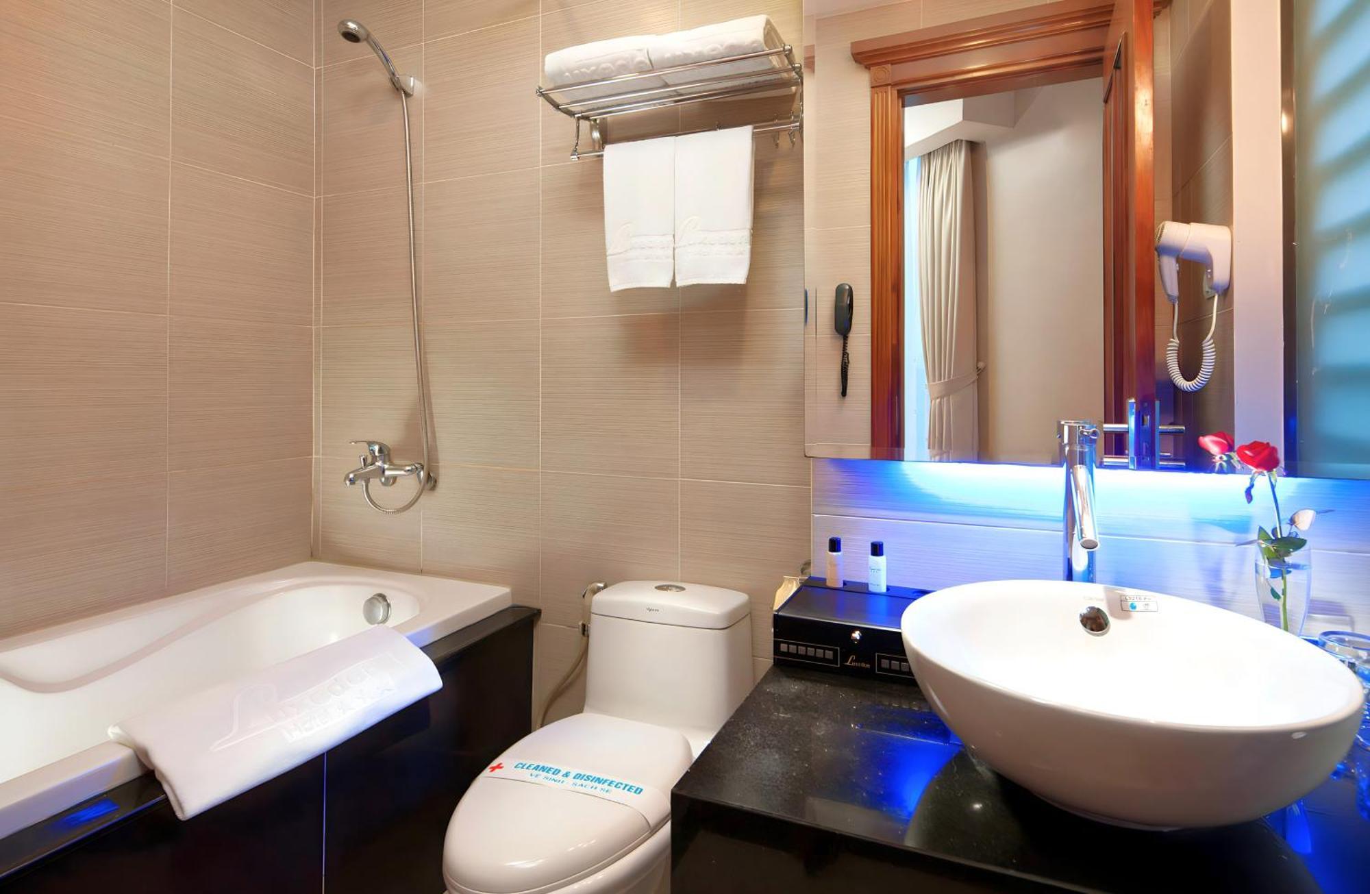 Luxeden Hotel Hanoi Exterior photo