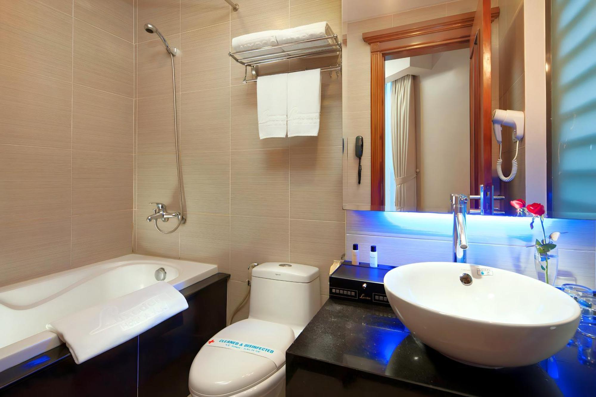 Luxeden Hotel Hanoi Exterior photo