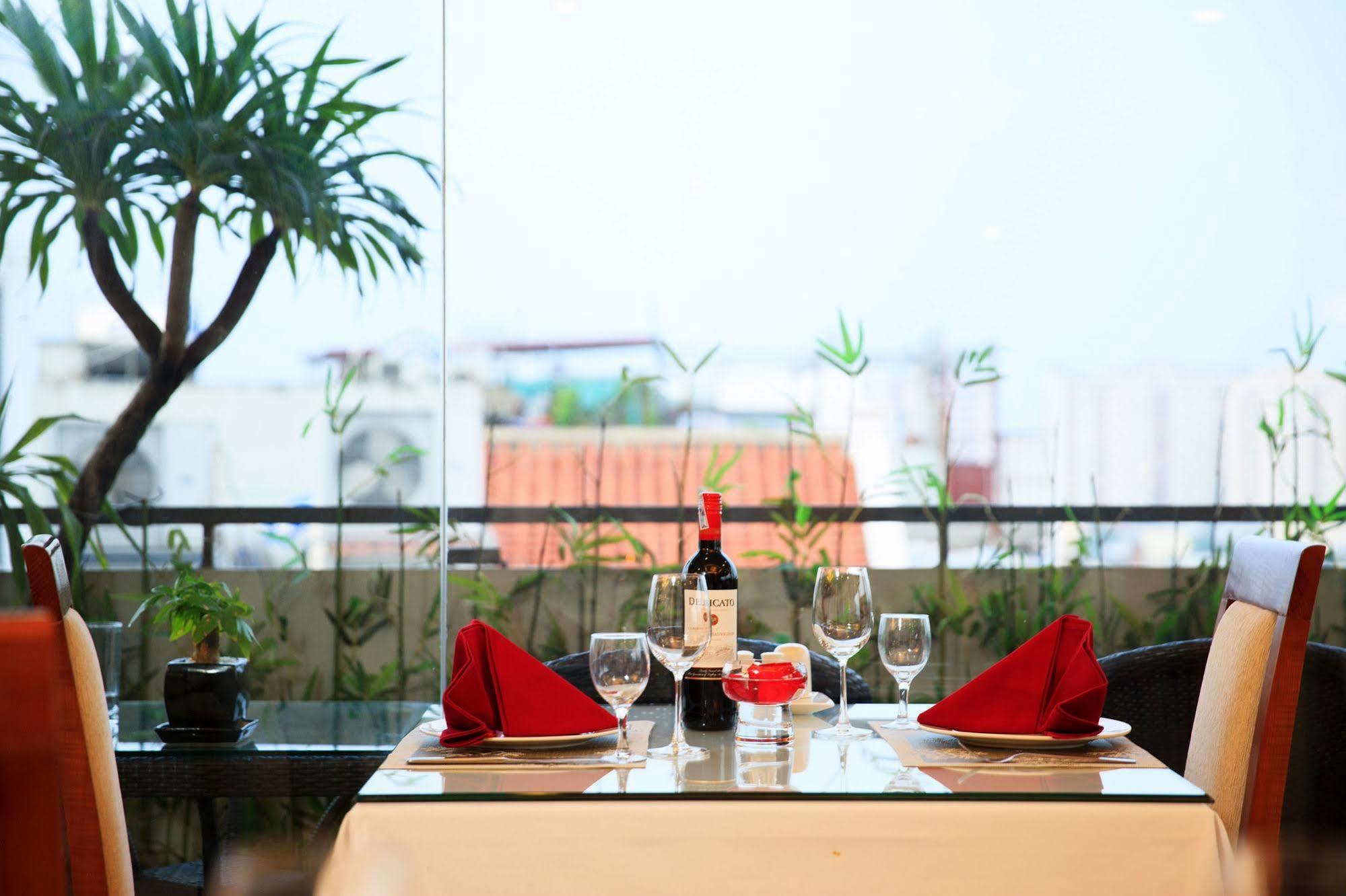Luxeden Hotel Hanoi Exterior photo